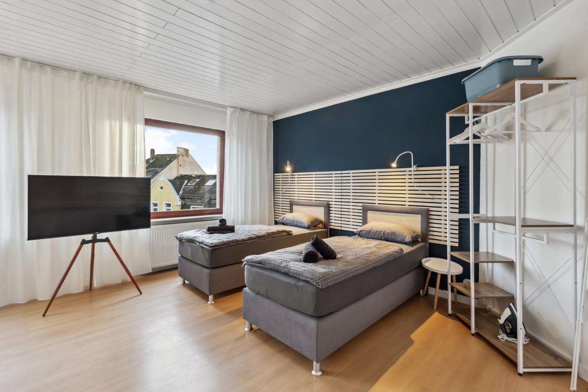 Amalfi A03 - 3 Zi.+ Bequeme Boxspringbetten + Smart Tv
